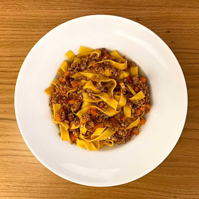 Pappardelle al ragu weinco serviert ragu di carne lp