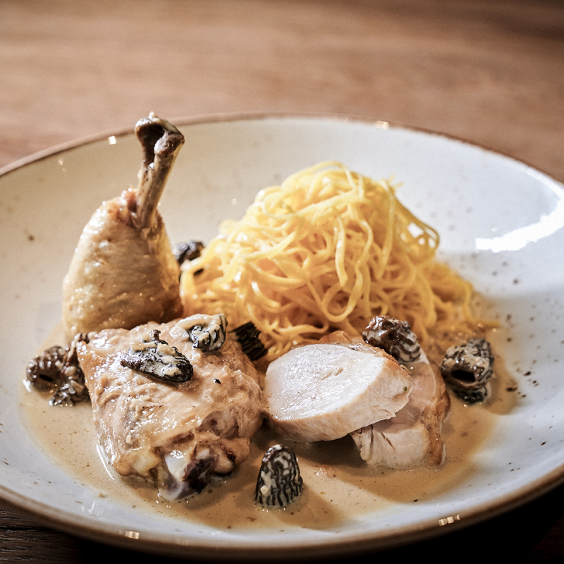 poularde mit morcheln 2000x1200