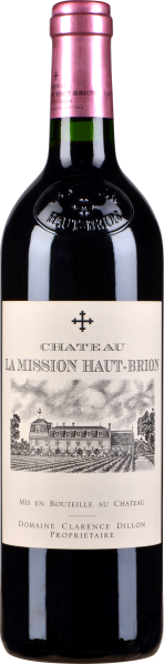 Flasche mit dunkelrotem Wein, elegantem Etikett mit schwarz-weißer Illustration einer Weinkellerei, rotem Kapselverschluss.