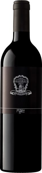 Dunkle Weinflasche mit elegantem, schwarzem Etikett und weißer Ornamentik; klassisches Design mit dezentem Jahrgangsaufdruck und glänzendem Verschluss.