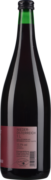 Dunkle Weinflasche mit grünem Hals und dunkelrotem Etikett.