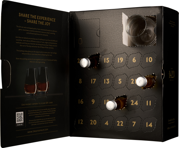 Schwarzer Adventskalender mit goldenen Zahlen und kleinen Flaschen hinter Türchen.