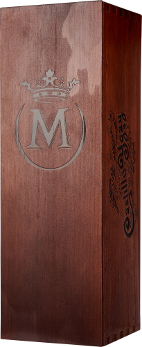 Elegante Holzkiste mit gravierten Verzierungen und einem großen silbernen "M".