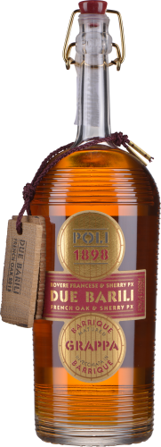 Klassische Glasflasche mit prägnantem Relief und rotbrauner Flüssigkeit, versiegelt mit rotem Verschluss.