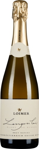 Champagnerflasche mit goldener Kapsel und hellem Etikett, elegantes Design.