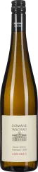 Flasche Weißwein mit grünlich-goldener Flüssigkeit, schwarzem Schraubverschluss und cremefarbenem Etikett mit stilisierter Illustration.