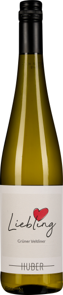 Eine schlanke Weinflasche mit weißem Etikett, darauf stilisiert ein rotes Herz und der Schriftzug „Liebling“. Der Flaschenverschluss ist schwarz.