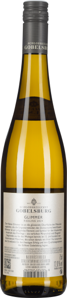 Klarer, heller Wein in schlanker Flasche mit silbernem Verschluss und elegantem Etikett.