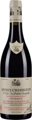 Weinflasche mit beigem Etikett, verziert mit feinen Illustrationen und rotem Text. Elegante, dunkle Flasche mit hellem, bedrucktem Hals und Siegel.