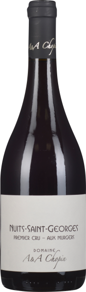 Dunkler Wein in einer eleganten Glasflasche mit schlichtem, hellem Etikett und schwarzem Verschluss.