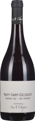 Dunkler Wein in einer eleganten Glasflasche mit schlichtem, hellem Etikett und schwarzem Verschluss.
