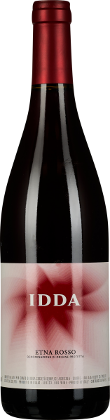 Eine elegante Weinflasche mit dunkelrotem Wein, rotem Verschluss und einem stilvollen Etikett. Das Etikett zeigt ein abstraktes rotes Muster auf weißem Hintergrund.