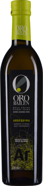 Braune Glasflasche mit grünem Verschluss, elegantes Etikett mit goldenen und weißen Details, modernes Design mit geometrischen Mustern.