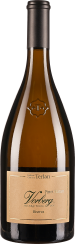 Eine elegante Weinflasche mit traditioneller Form und einem dezenten, beigen Etikett. Die Flasche hat einen dunklen Flaschenhals mit schlichtem Verschluss.