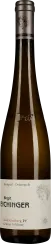 Eine elegante Weinflasche mit braunem Glas und silbernem Schraubverschluss. Das Etikett ist cremefarben mit schwarzer und roter Schrift, verziert mit einem feinen Porträt.