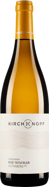 Eine schlanke Weißweinflasche mit goldenem Schraubverschluss und schlichtem, elegantem Etikett in Weiß mit minimalistischen Linien und schwarzer Schrift.