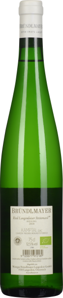 Grüne Weinflasche mit weißem Etikett und grüner Kapsel.