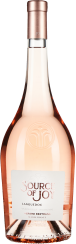 Die Flasche zeigt einen eleganten Roséwein in einer klaren, bauchigen Flasche mit einem langen Hals. Der Wein hat eine zarte rosa Farbe und die Flasche ist mit einem roségoldenen Verschluss versehen. Ein dezentes Muster ist in die Oberfläche der Flasche e