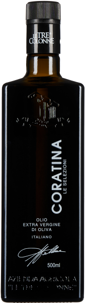 Dunkle, quadratische Glasflasche mit schwarzem Schraubverschluss, schlichtem, modernem Etikett in Weiß mit minimalistischer Schrift. Enthält 500 ml Olivenöl.