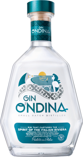 Elegante, klare Flasche mit breiter Basis und schmalem Hals, verziert mit einem türkisfarbenen Etikett. Das Design vermittelt ein maritimes Flair mit mediterranen Motiven, einschließlich stilisierter Wellen und einer weiblichen Figur.