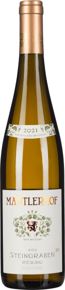 Schlanke Weinflasche mit goldenem Metallverschluss, transparentem Glas, das einen hellgelben Wein zeigt, und einem eleganten Etikett mit stilisierten Weinblättern.