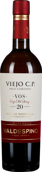 Eine elegante Weinflasche mit rotem Verschluss und cremefarbenem Etikett, verziert mit einem goldenen Schriftzug. Der Flaschenhals ist schlank, der Körper dunkel und spiegelt das Licht leicht wider.