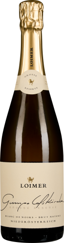 Goldenes Etikett, elegante Champagnerflasche, minimalistisches Design.