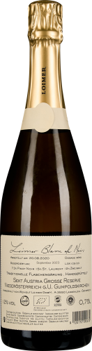 Goldene Sektflasche mit elegantem Etikett, klar und hochwertig gestaltet.