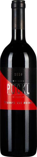 Eine elegante Weinflasche mit dunkelrotem Glas und einem modernen Etikett in Schwarz und Rot, das schräg über die Flasche verläuft.