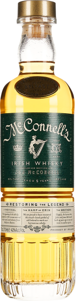 Klarglasflasche mit Metallverschluss, gefüllt mit goldenem Whisky. Das Etikett ist dunkelgrün mit stilisiertem weißen Schriftzug und Wappen. Elegante, gestufte Glasstruktur im unteren Bereich der Flasche.