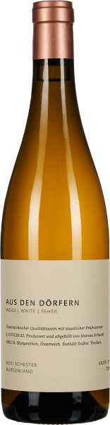 Die Weinflasche hat eine elegante, schlichte Etikettierung in Cremefarben mit schwarzer Schrift. Der Wein schimmert golden im durchscheinenden Glas, der Verschluss ist in Kupfertönen gehalten.