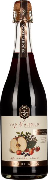 Flasche mit dunkelroter Flüssigkeit, Korkverschluss und elegantem Etikett mit Apfel, Heidelbeeren und Kirschen.