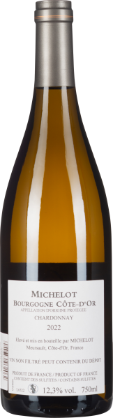 Weinflasche mit goldenem Chardonnay, silbernem Hals und weißem Etikett.