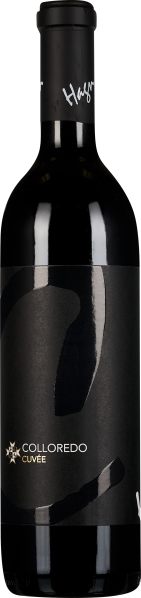 Dunkle Weinflasche mit elegantem, mattschwarzem Etikett und dezenten glänzenden Akzenten.