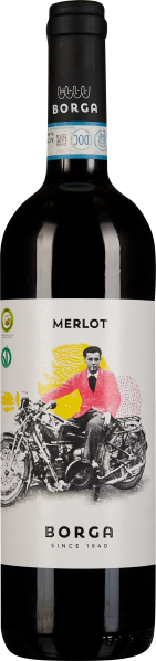 Die Weinflasche hat ein modernes Etikett mit einem schwarz-weißen Foto eines Mannes auf einem Motorrad, der einen auffälligen pinken Anzug trägt. Im Hintergrund sind gelbe und rote grafische Elemente. Die Flasche ist dunkel und hat einen schwarzen Verschl