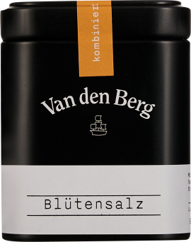 Schwarze Metalldose mit weißem Etikett und schwarzem Textaufdruck "Blütensalz". Am Deckel eine orangefarbene Banderole. Minimalistisches Design mit stilisiertem Schiffslogo.