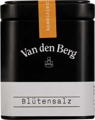 Schwarze Metalldose mit weißem Etikett und schwarzem Textaufdruck "Blütensalz". Am Deckel eine orangefarbene Banderole. Minimalistisches Design mit stilisiertem Schiffslogo.