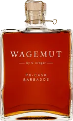 Flasche mit eckiger, klarer Form, gefüllt mit tiefbernsteinfarbener Flüssigkeit. Holzartiger Verschluss mit goldener Drahtverzierung. Dezentes, elegantes Label in weißen Buchstaben.