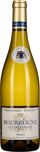 Klare Weinflasche mit gold-gelbem Inhalt, elegantes Etikett in Weiß und Blau mit einem Wappenmotiv, schlanker Flaschenhals mit goldener Kapsel.