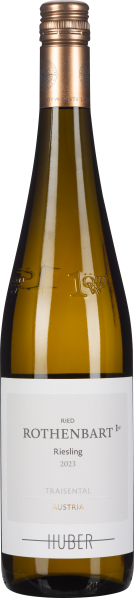 Das Bild zeigt eine schlanke Weißweinflasche mit einem Metall-Schraubverschluss, die einen klaren goldgelben Wein enthält. Die Flasche hat ein elegantes, minimalistisches Etikett.