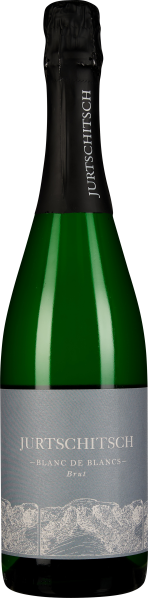 Grüne Weinflasche mit schwarzer Kapsel und einem eleganten, grauen Etikett, das grafische Muster zeigt.