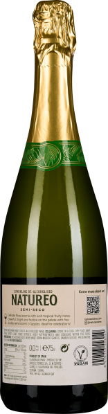 Goldene Folie, grünes Etikett, schlanke Sektflasche, attraktiv verpackt.