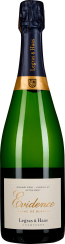 Grüne Champagnerflasche mit dunkelblauem Hals und goldener Verzierung, elegante weiße Etiketten mit goldener Schrift.
