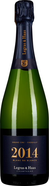 Grüne Champagnerflasche mit dunkelblauem Etikett und goldenem Jahrgang „2014“ in der Mitte, umhüllt von einer dunkelblauen Folie am Hals.