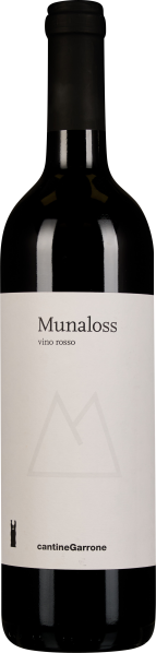 Dunkle Weinflasche mit schlichtem weißen Etikett und schwarzem Drehverschluss.