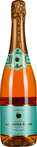 Die Flasche hat ein elegantes Design mit einem goldfarbenen, geprägten Verschluss. Das Etikett ist türkis mit goldenen Akzenten und einem apfelförmigen Emblem. Die Flüssigkeit hat eine warme, bernsteinartige Farbe.