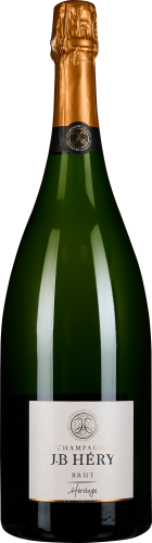 Große, dunkle Weinflasche mit goldener Folie und elegantem Etikett.