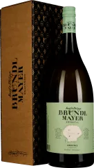 Die Abbildung zeigt eine Weinflasche mit hellgrünem Etikett und passendem Schraubverschluss. Links daneben befindet sich eine elegante, braune Geschenkbox mit dezenten schwarz-goldenen Mustern und Akzenten.