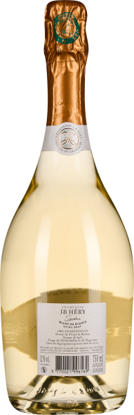 Transparente Flasche mit goldenem Schaumwein und eleganter goldener Kapsel.