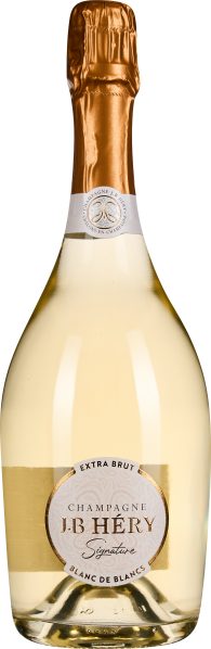 Flasche mit goldener Folie um den Hals und einem Etikett in Weiß- und Goldtönen, gefüllt mit hellgelbem Schaumwein.